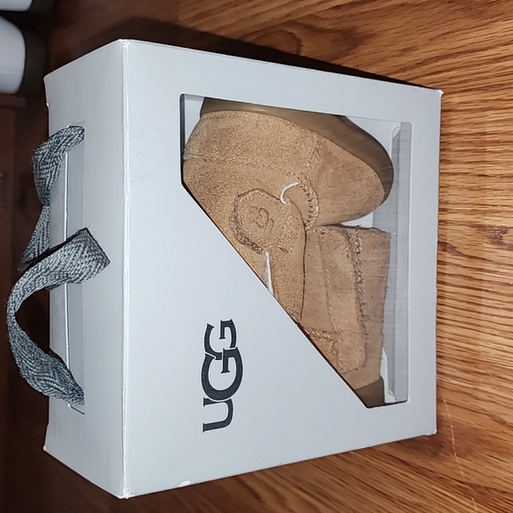 Baby Uggs - Picture 1 of 8